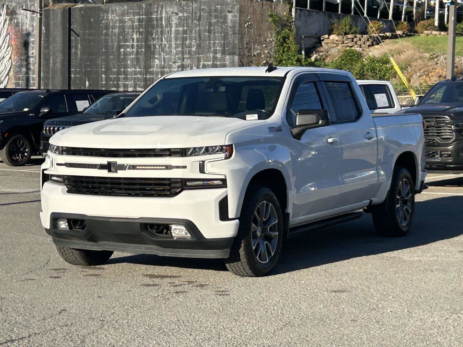 Used 2022 Chevrolet Silverado 1500 RST w/ Z71 Off-Road Package AWD/4WD image 3
