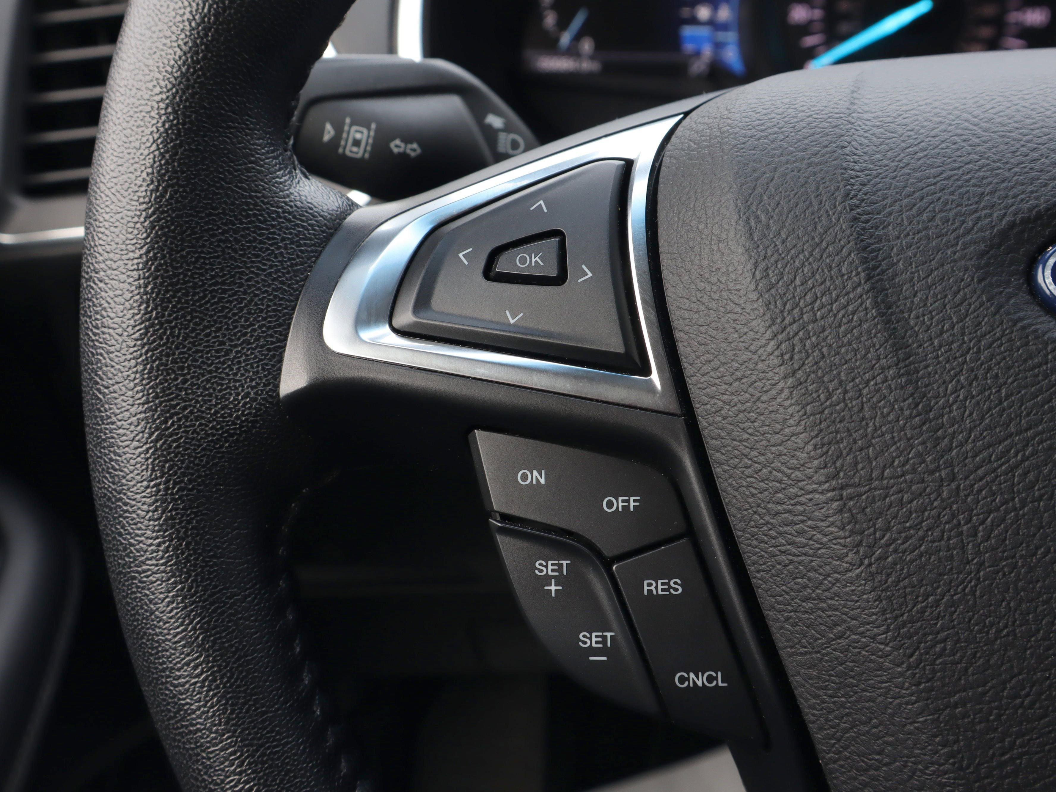 Used 2020 Ford Edge Titanium image 19