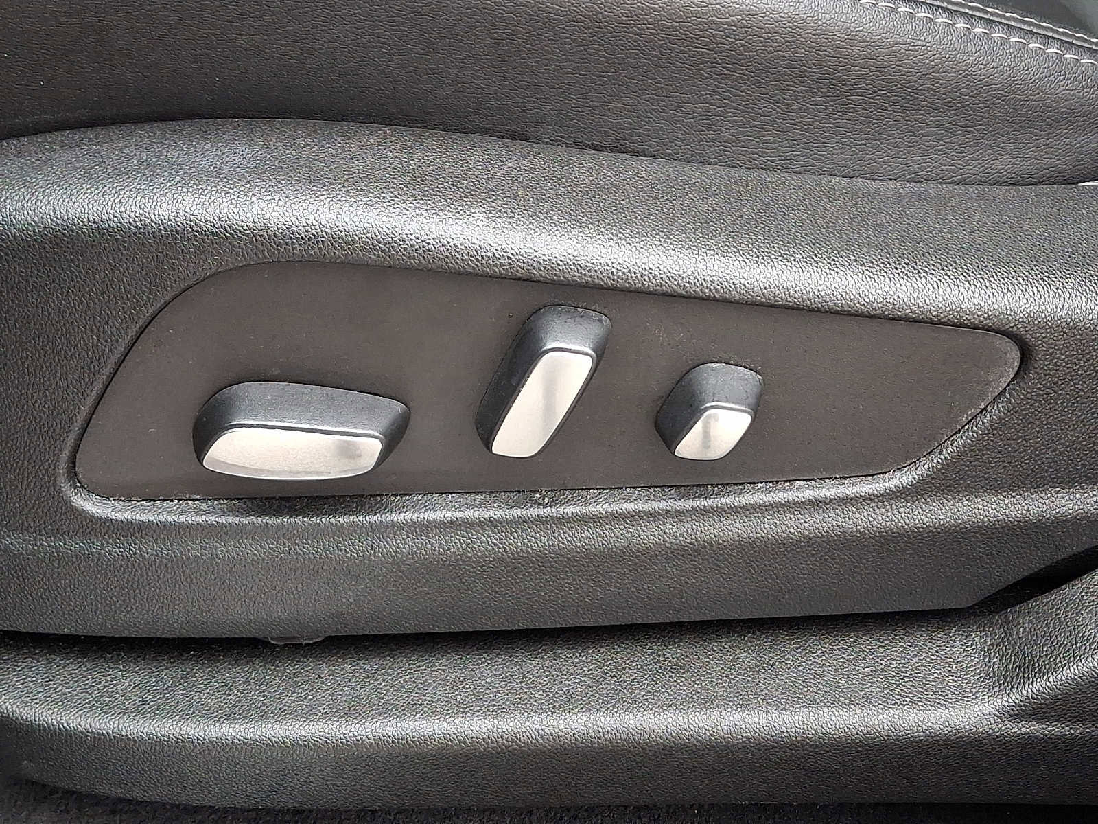 Certified 2023 Cadillac XT5 Premium Luxury image 18