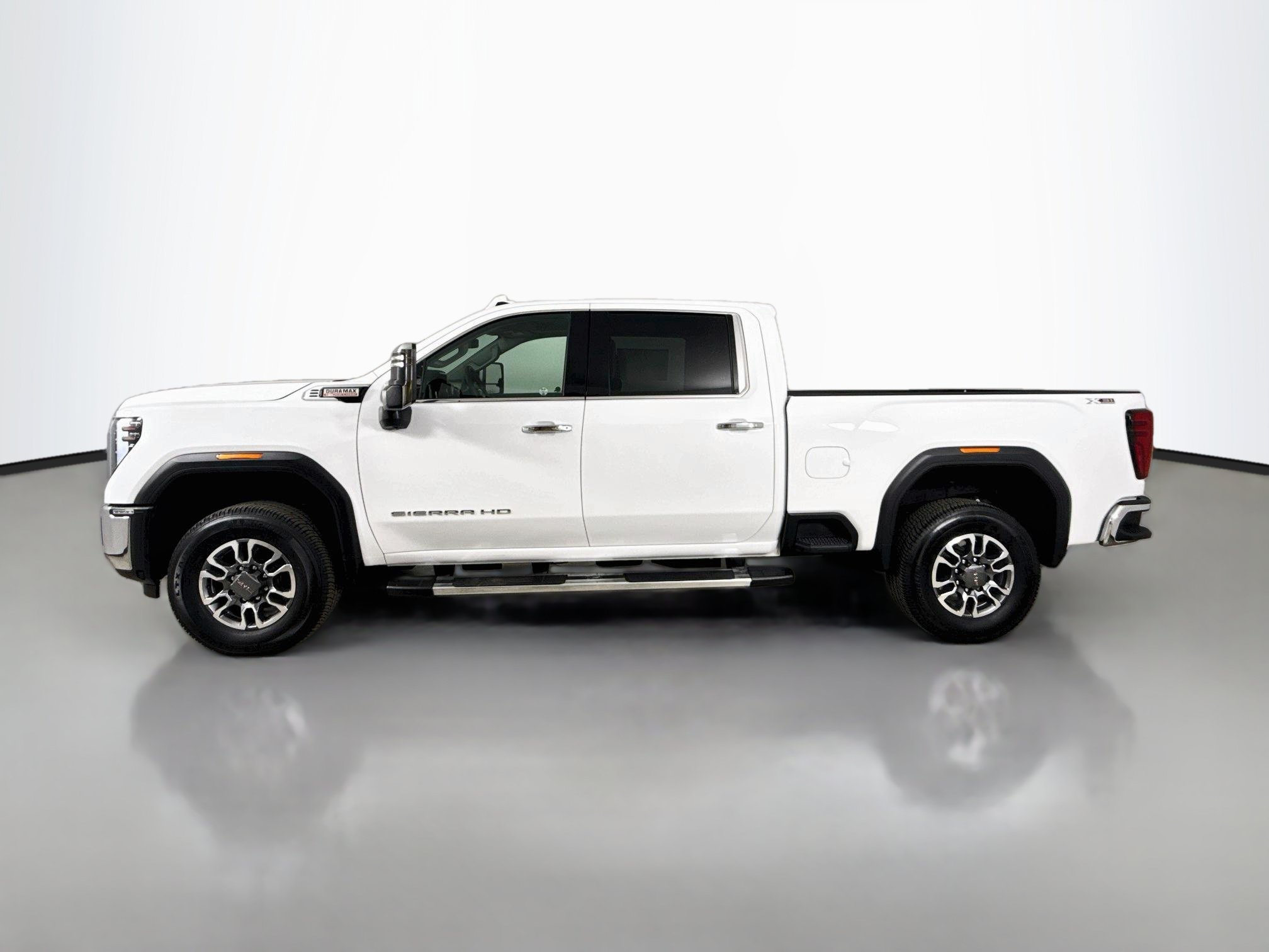 Used 2025 GMC Sierra 3500 SLT w/ SLT Premium Package AWD/4WD image 4