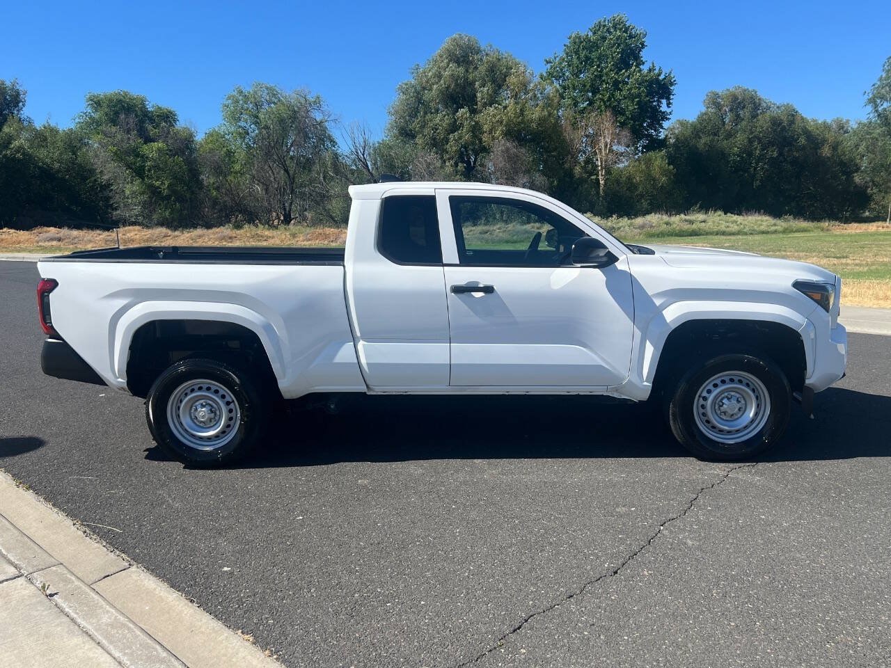 Used 2025 Toyota Tacoma SR w/ Towing Package RWD image 5