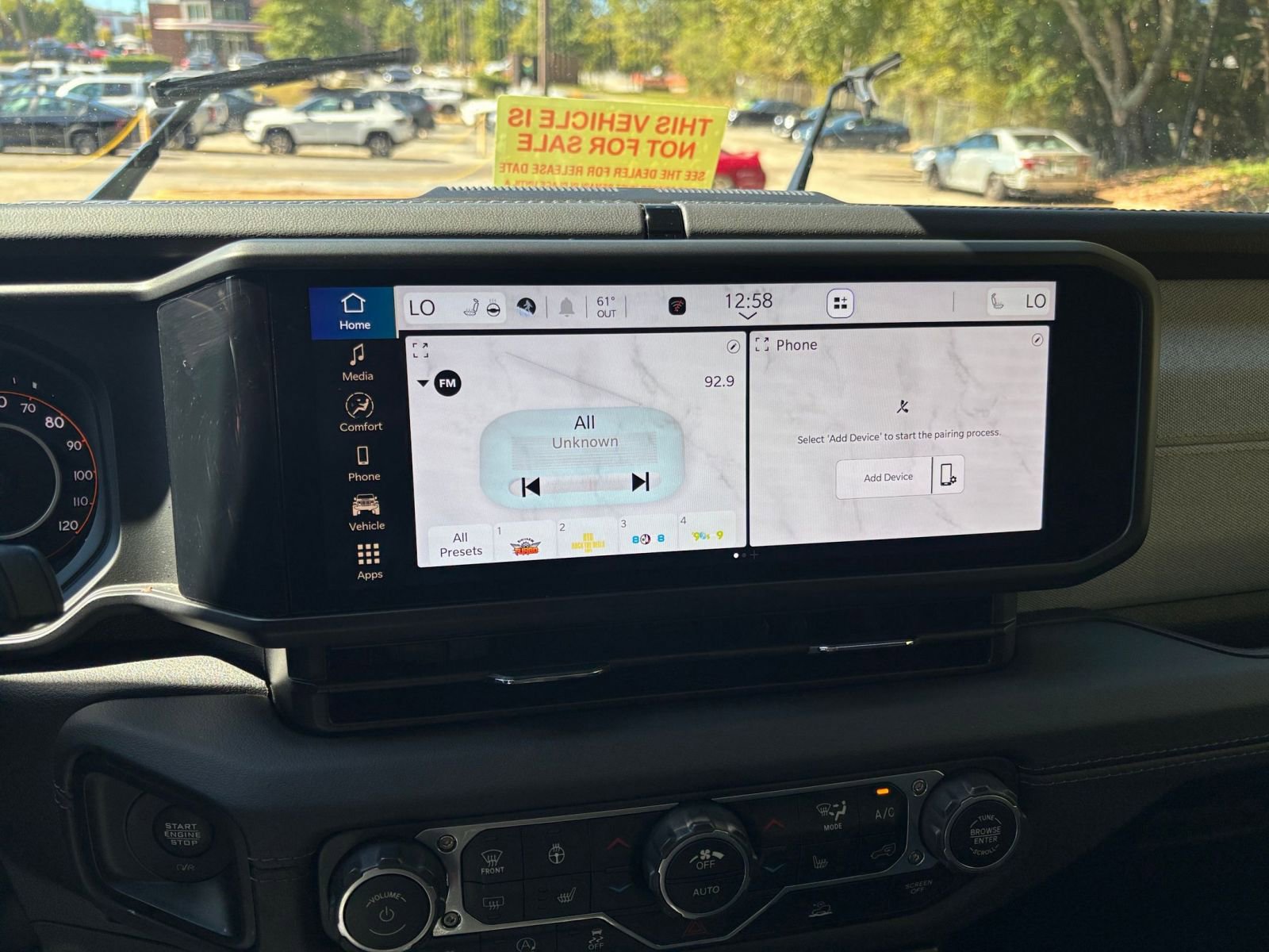 Used 2025 Jeep Wrangler Sahara image 18