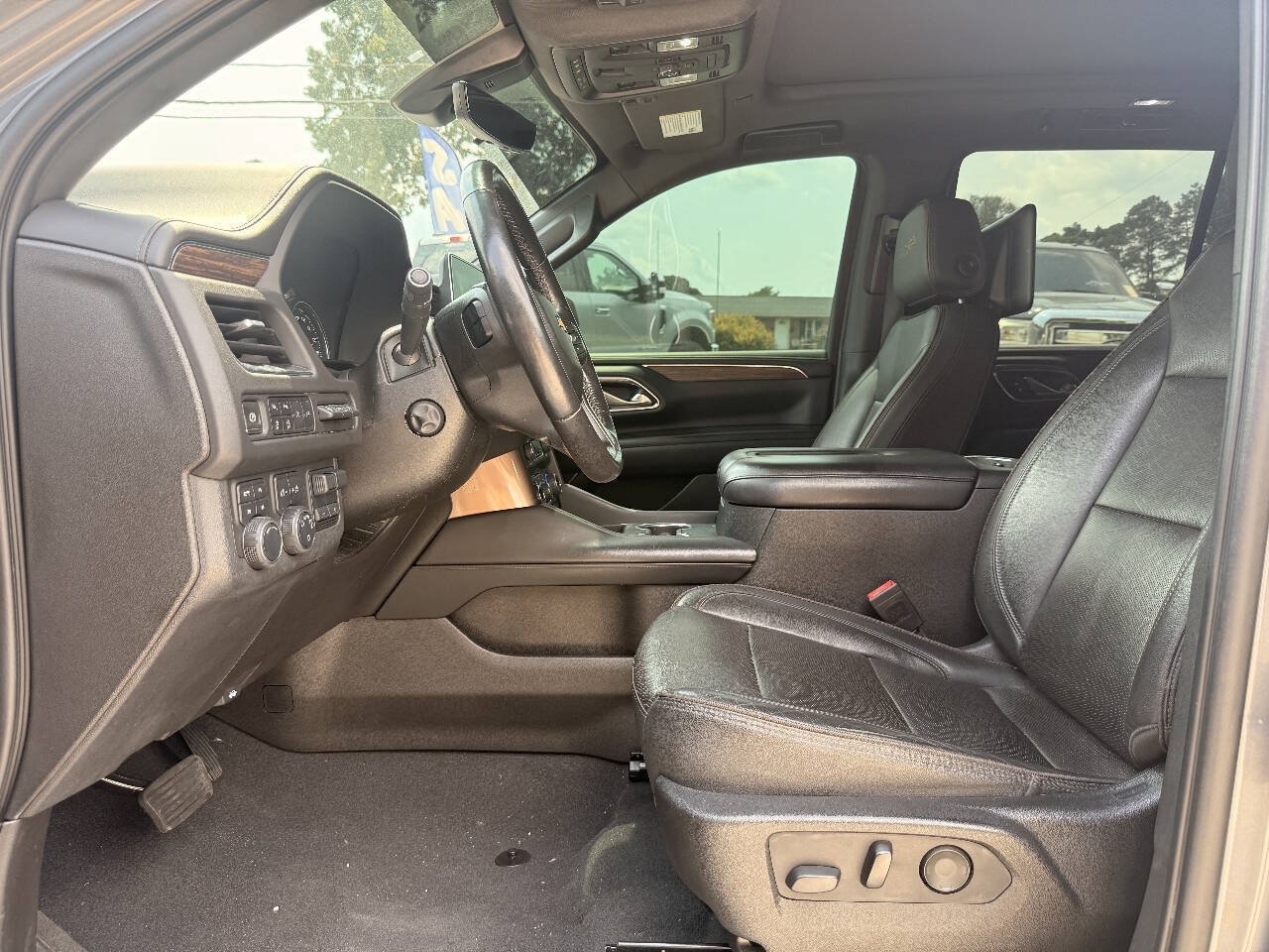 Used 2021 Chevrolet Tahoe High Country w/ Premium Package AWD/4WD image 10