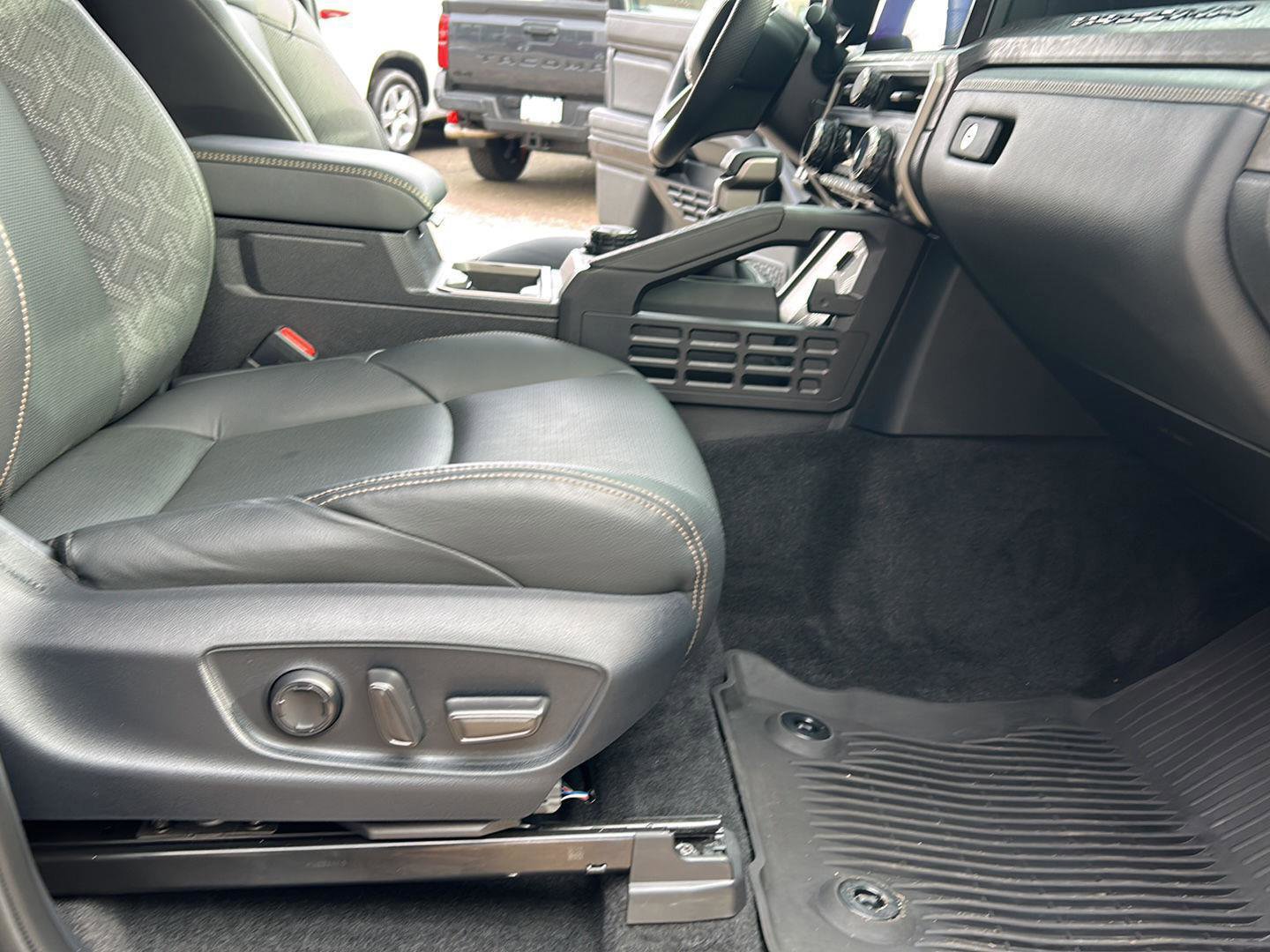 Certified 2024 Toyota Tacoma Limited w/ Limited Package (LT) image 25