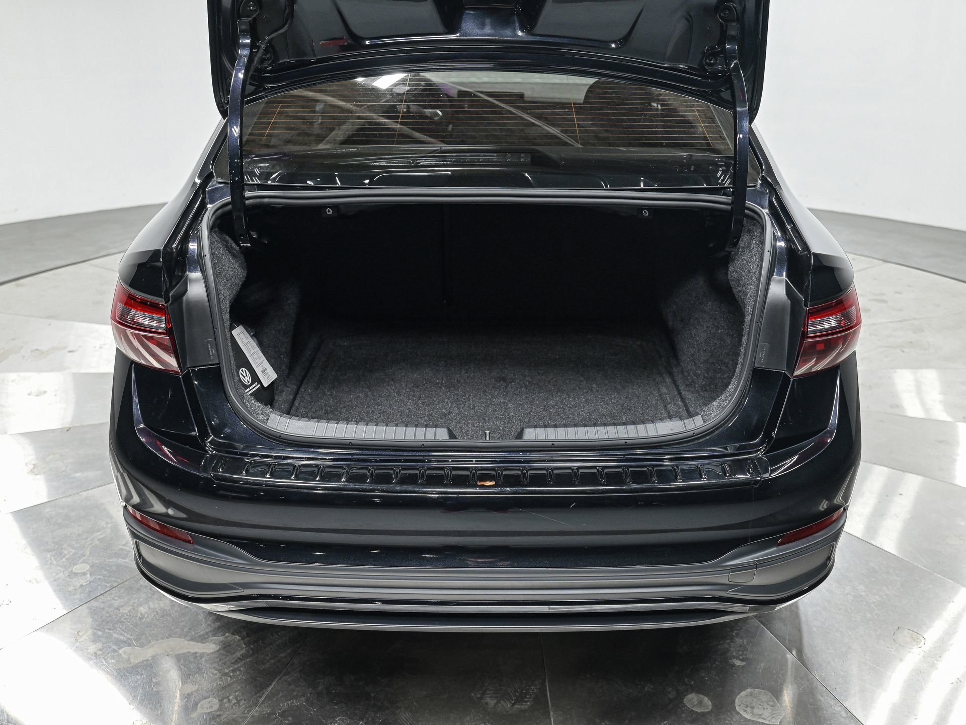 Used 2025 Volkswagen Jetta Sport image 6