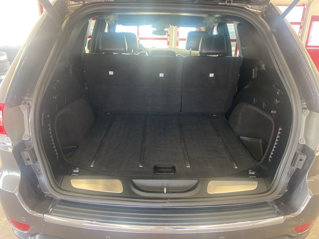 Used 2017 Jeep Grand Cherokee Limited image 12