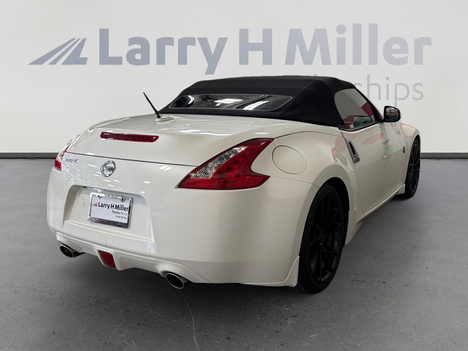 Used 2014 Nissan 370Z Touring w/ Sport Package image 5