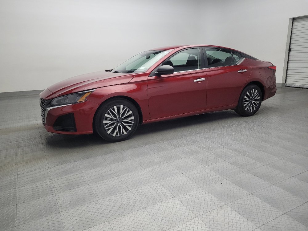 Used 2024 Nissan Altima 2.5 SV image 2