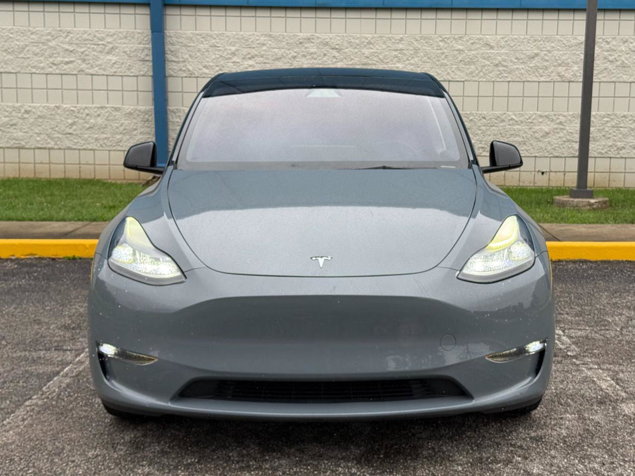 Used 2023 Tesla Model Y Long Range AWD/4WD image 2