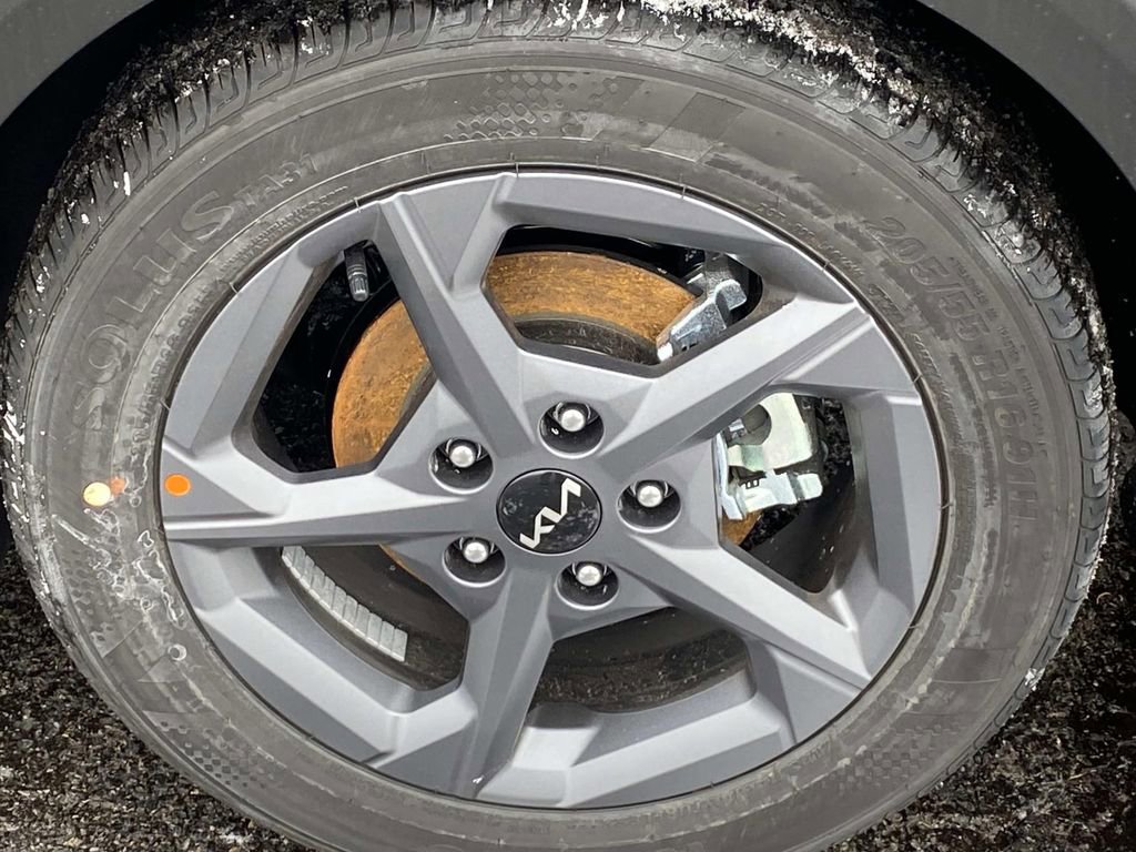 New 2025 Kia K4 LXS image 4