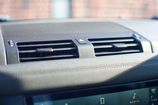 Used 2020 Land Rover Defender 110 SE image 31