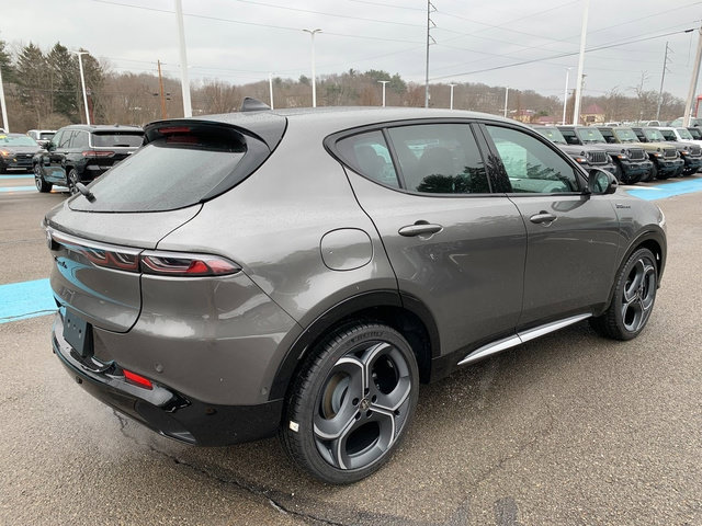 New 2026 Alfa Romeo Tonale w/ Active Assist Package AWD/4WD image 7