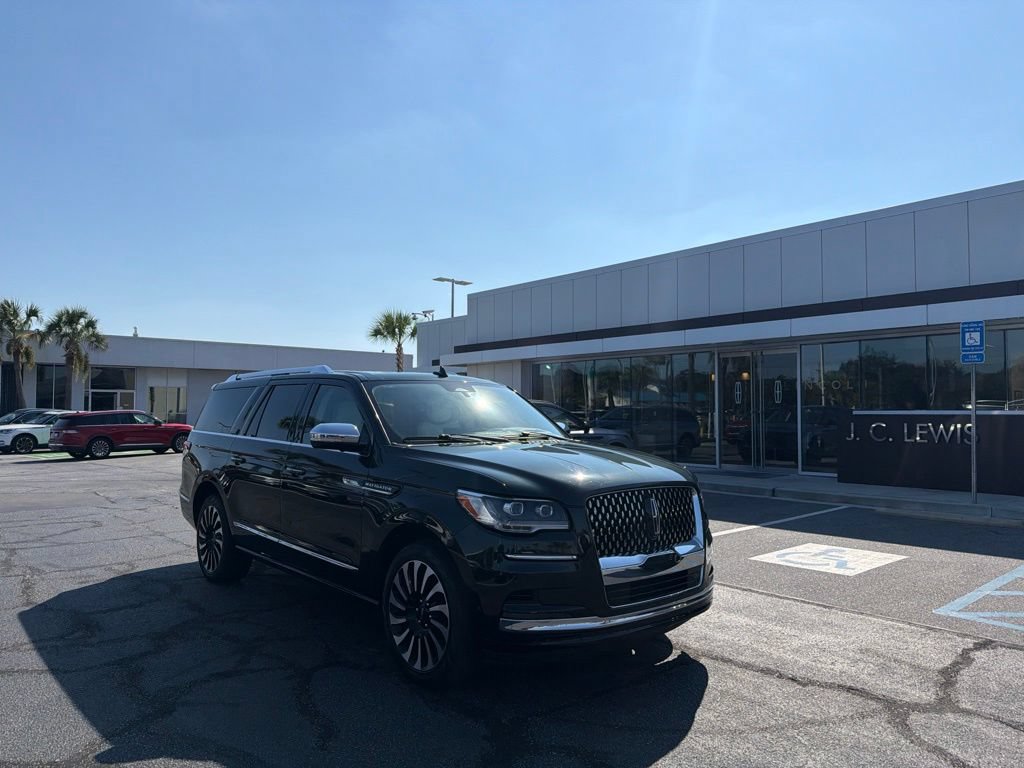 Used 2024 Lincoln Navigator L Black Label AWD/4WD image 3