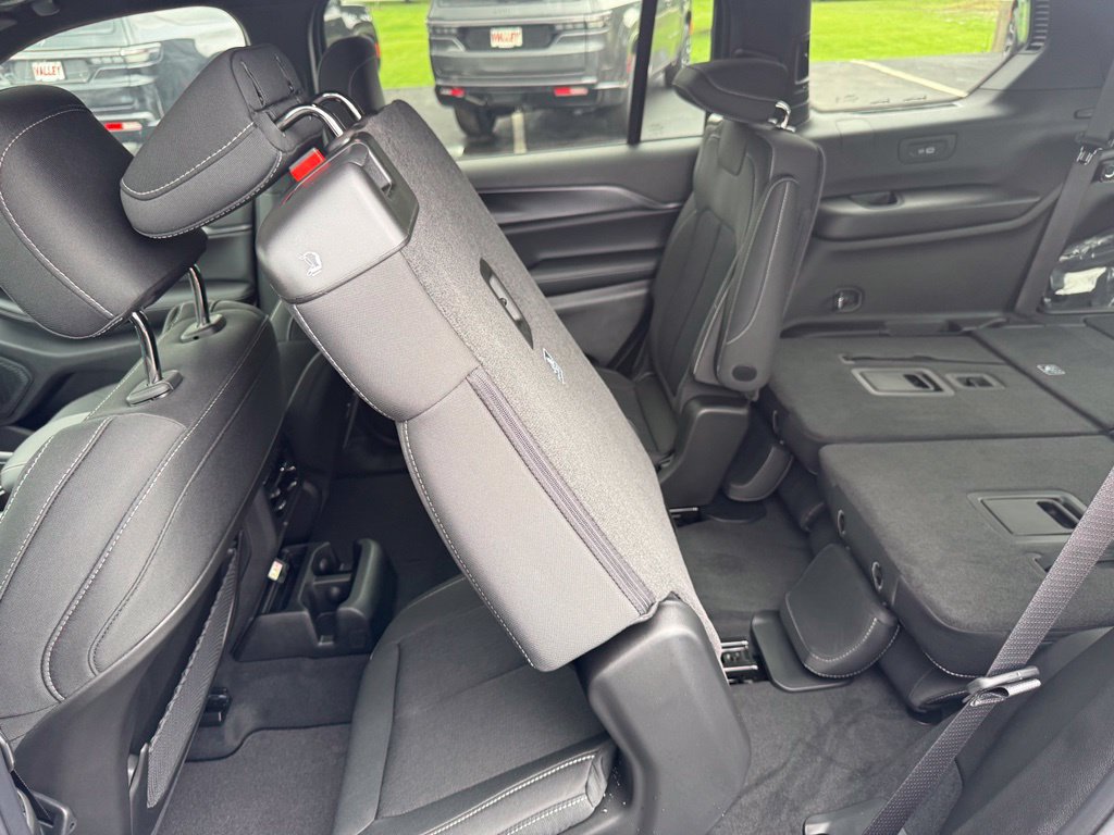 New 2026 Jeep Grand Cherokee L 4WD image 38