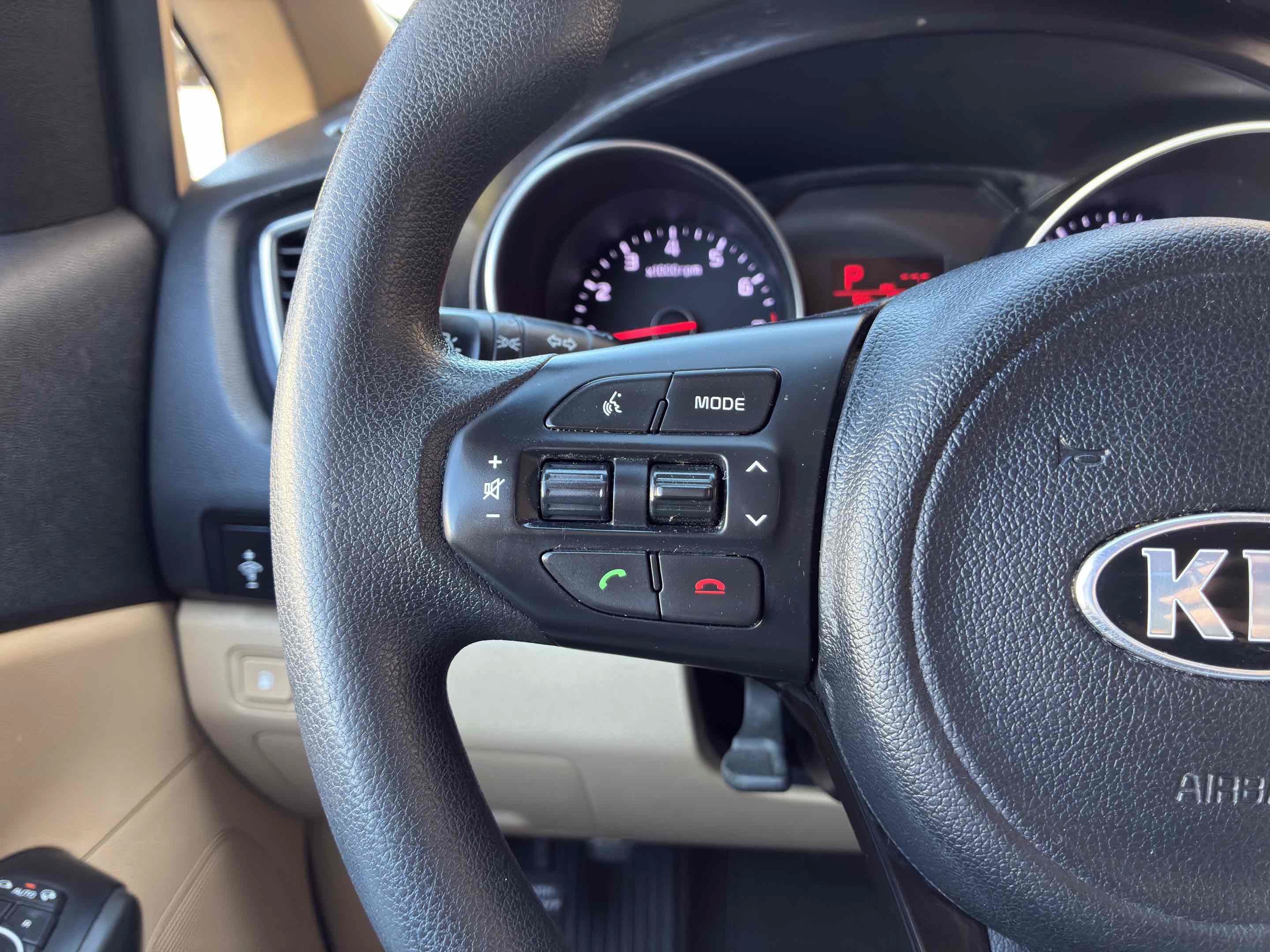 Used 2015 Kia Sedona LX w/ LX Convenience Package FWD image 19