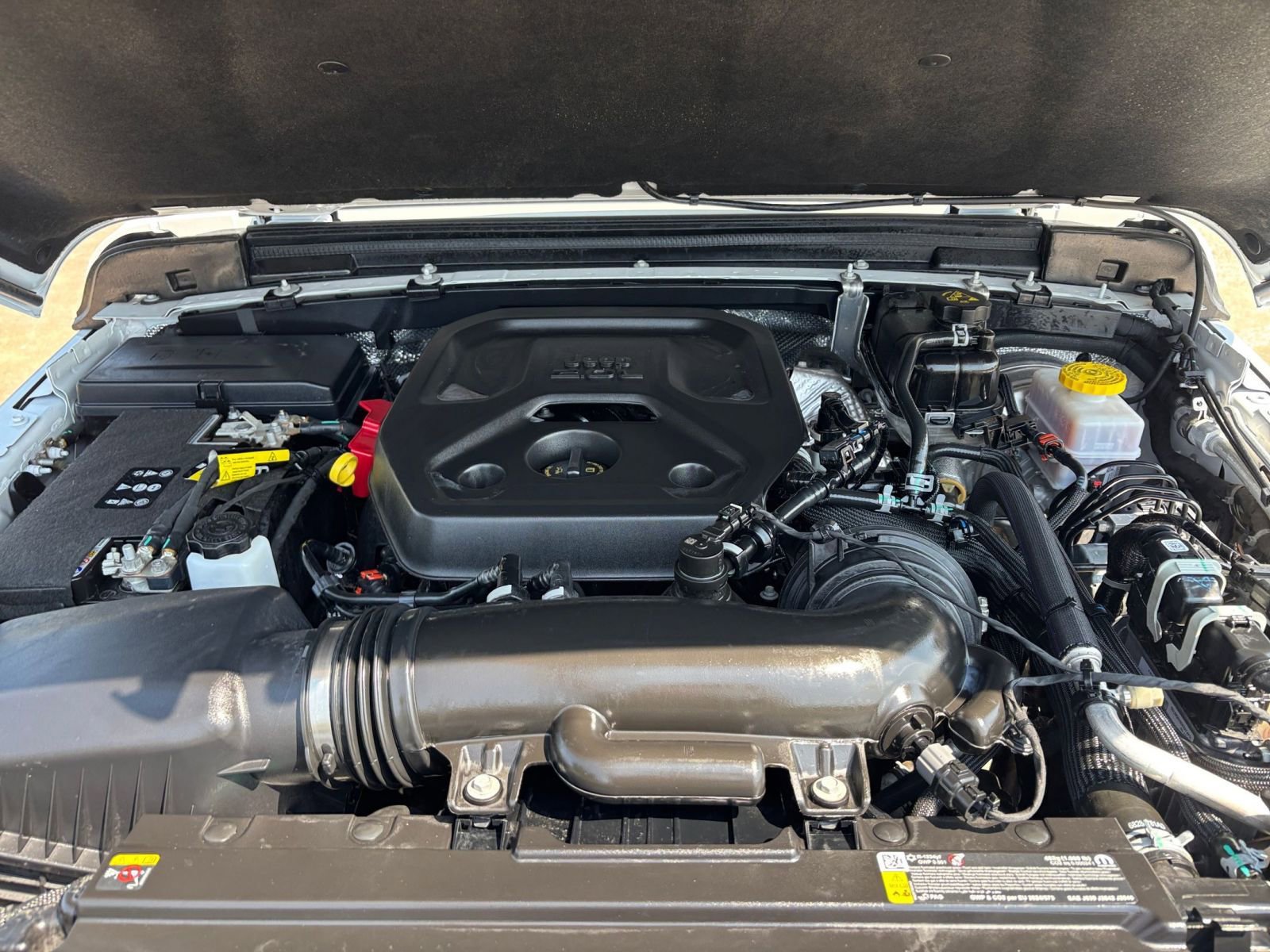 Used 2025 Jeep Wrangler Sahara image 30