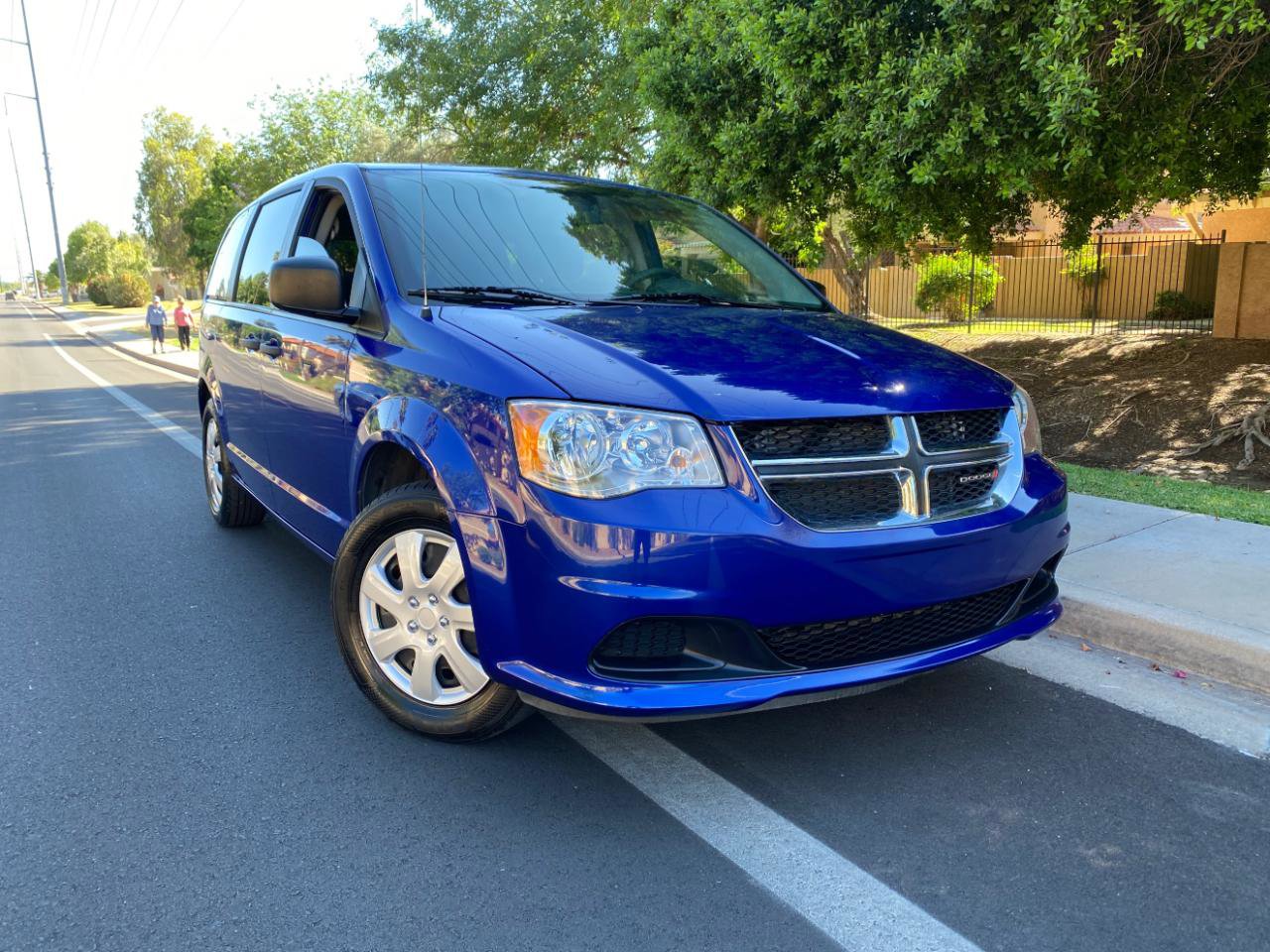 Used 2019 Dodge Grand Caravan SE FWD image 2