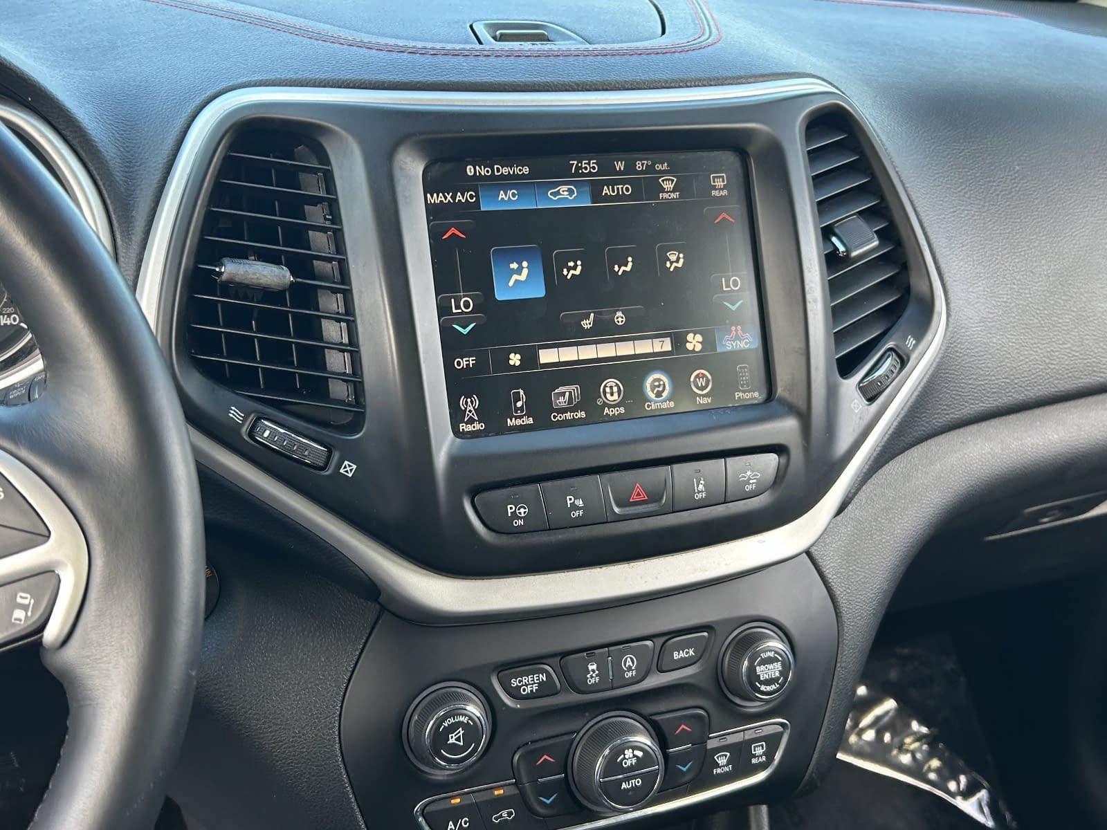 Used 2015 Jeep Cherokee Trailhawk w/ Comfort/Convenience Group AWD/4WD image 30