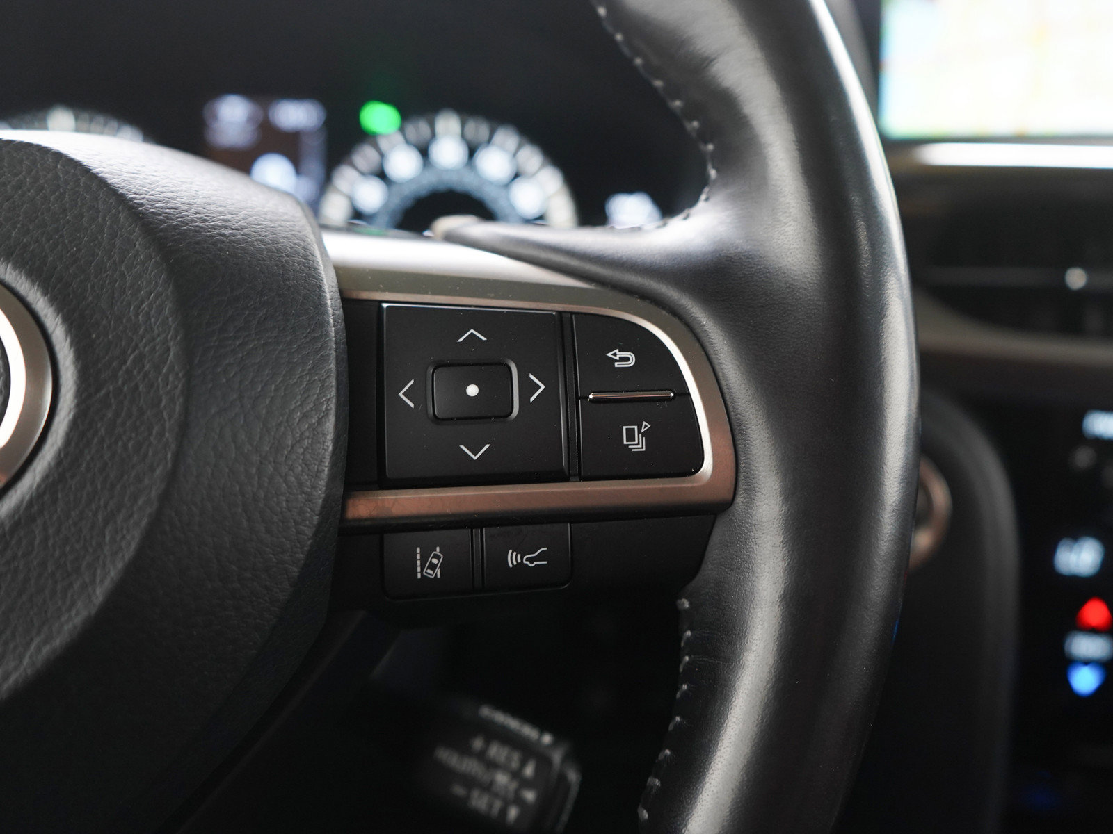 Used 2021 Lexus LX 570 4WD w/ Luxury Package image 30