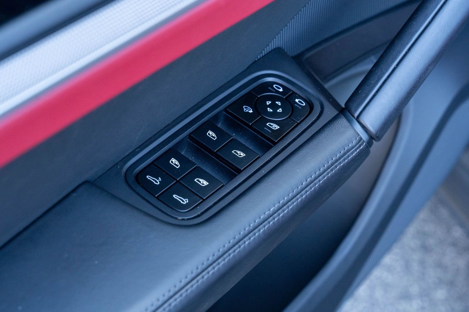 Certified 2025 Porsche Cayenne image 21