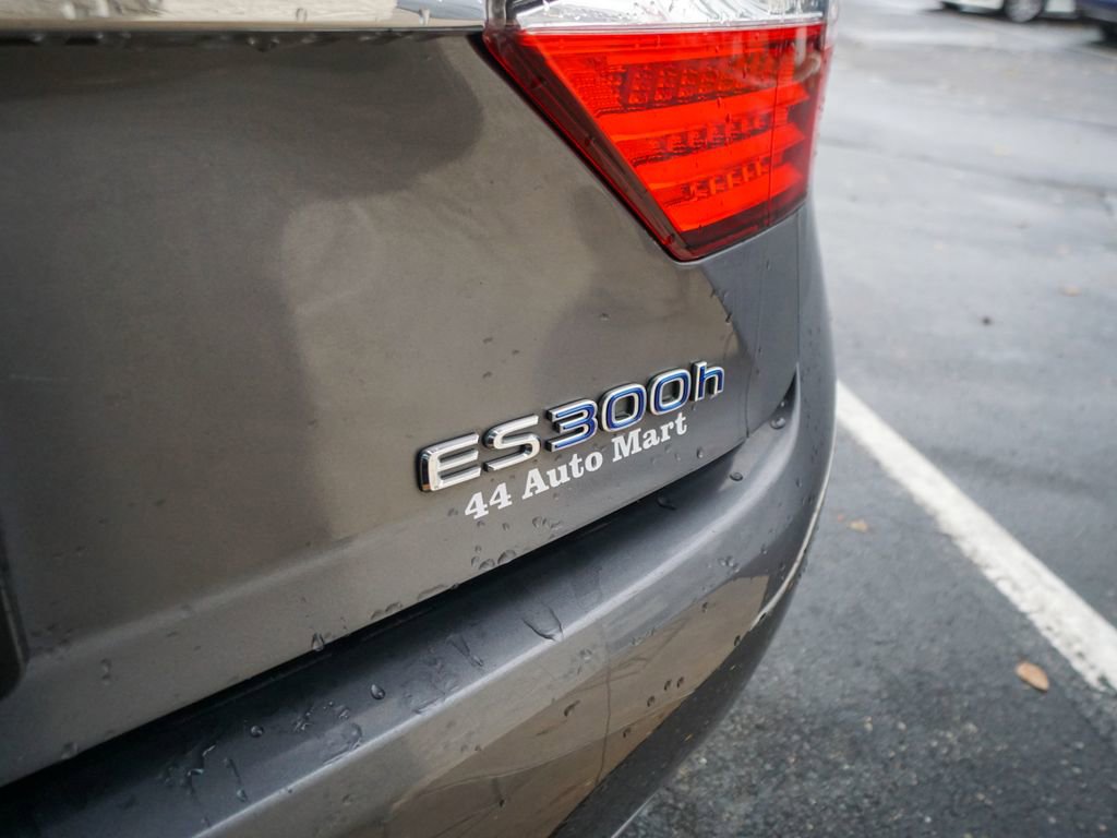 Used 2014 Lexus ES 300h w/ Luxury Package w/Bamboo Trim image 14