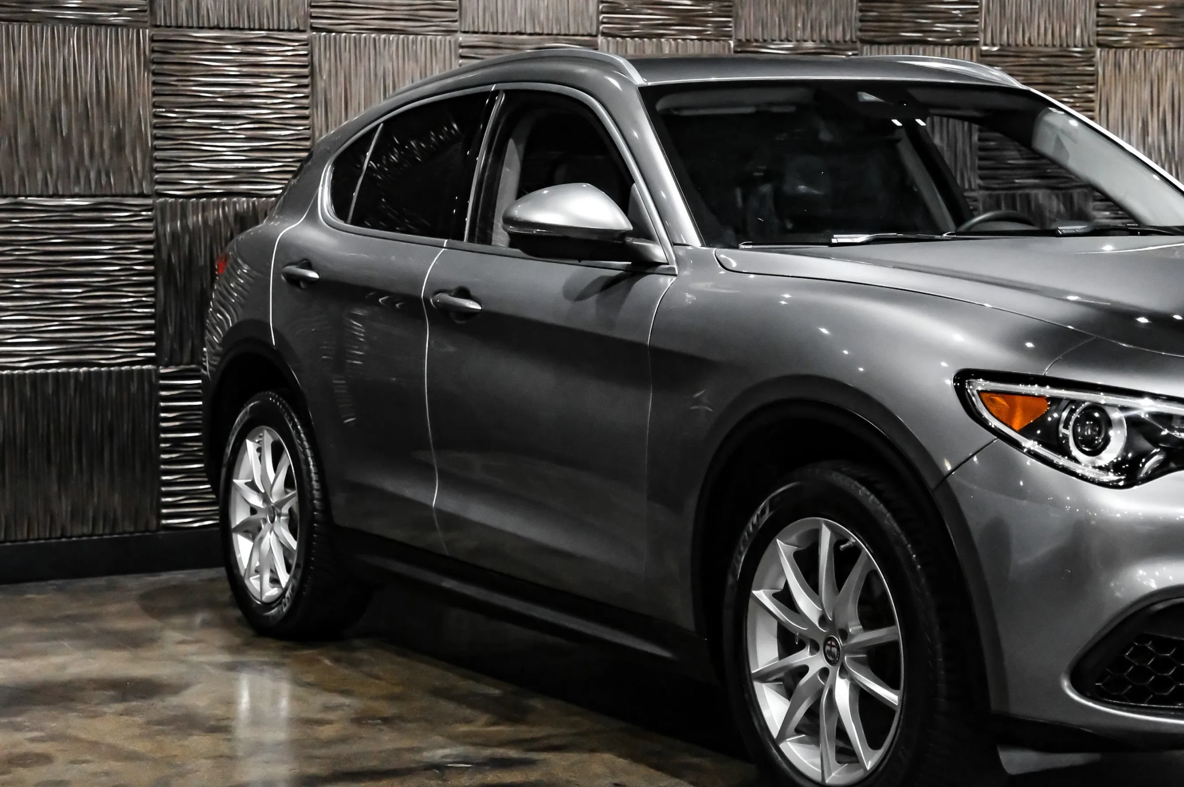 Used 2018 Alfa Romeo Stelvio Ti AWD/4WD image 5