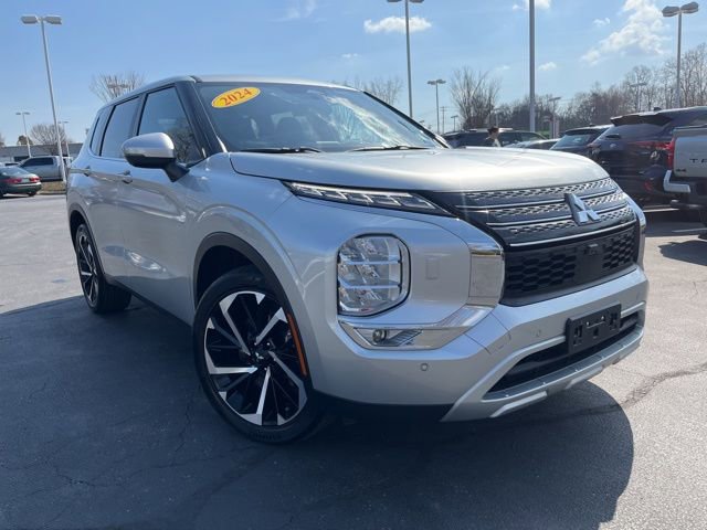 Used 2024 Mitsubishi Outlander SE Black Edition image 3