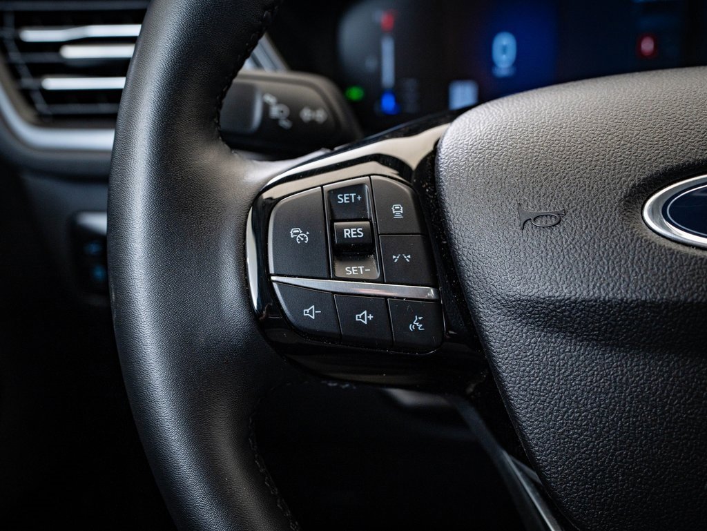 Used 2024 Ford Escape SE w/ Class II Trailer Tow Package image 26