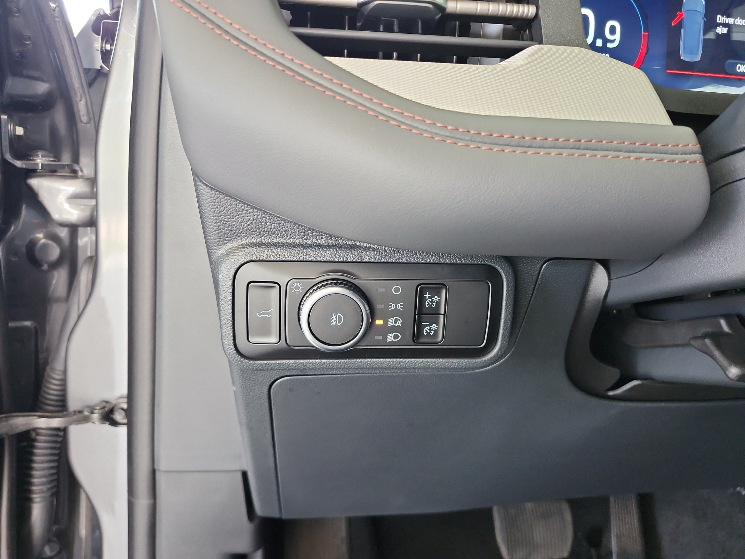Certified 2025 Ford Explorer Active w/ Active Comfort Package RWD image 12