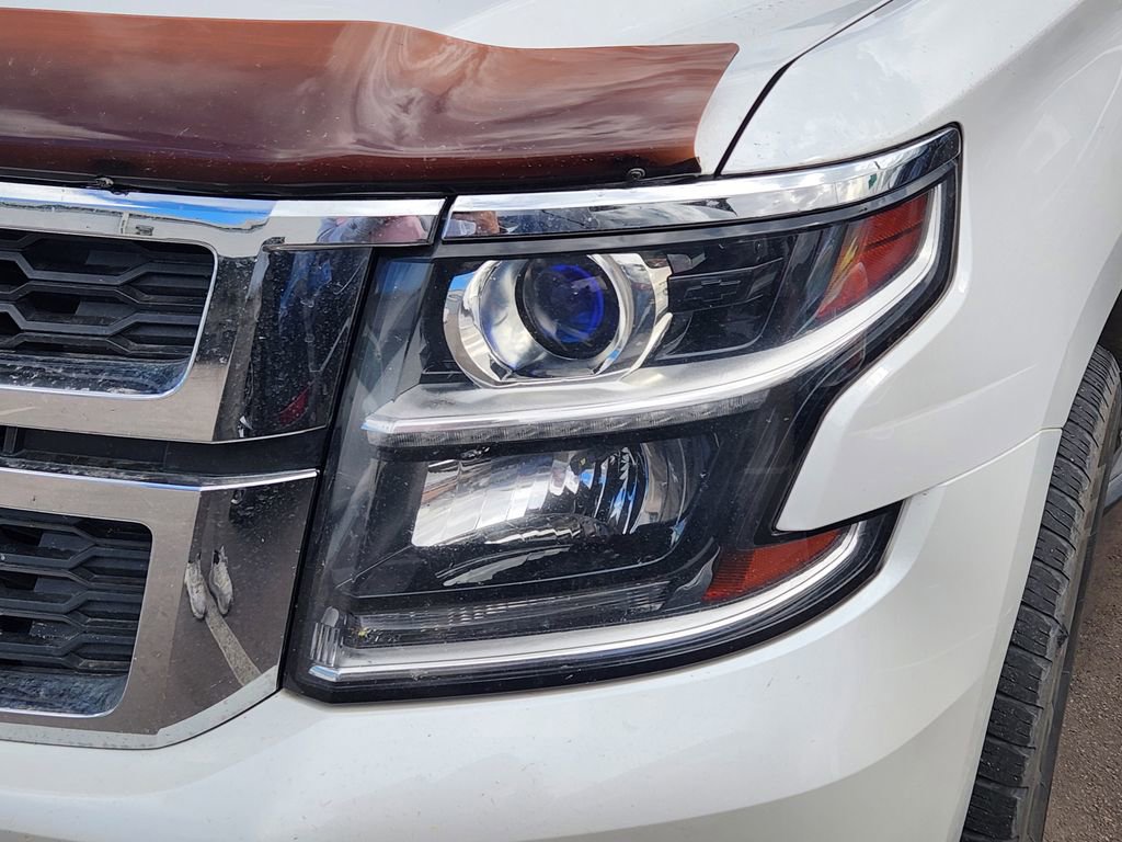 Used 2017 Chevrolet Suburban LT image 5