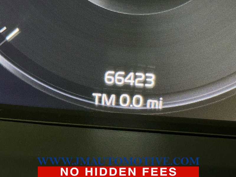 Used 2019 Volvo XC40 T5 Momentum image 22