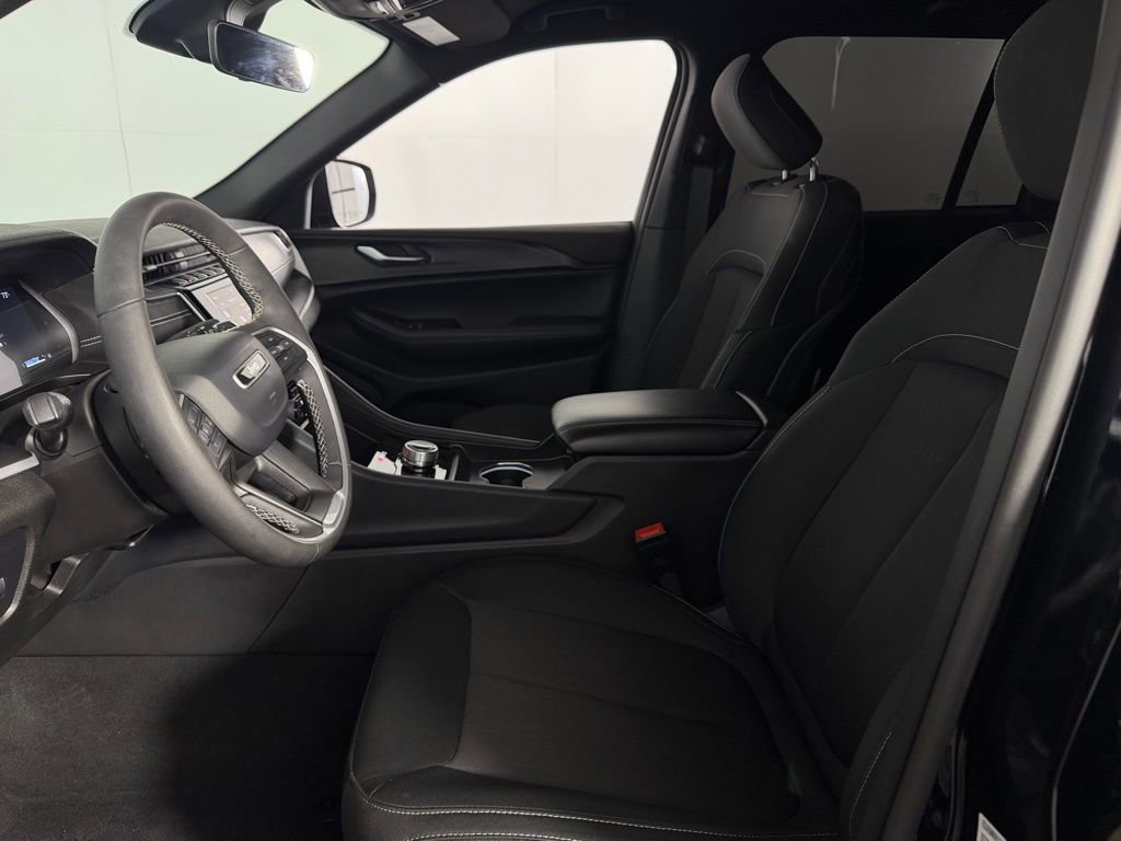 Used 2025 Jeep Grand Cherokee Laredo w/ Luxury Tech Group I image 22