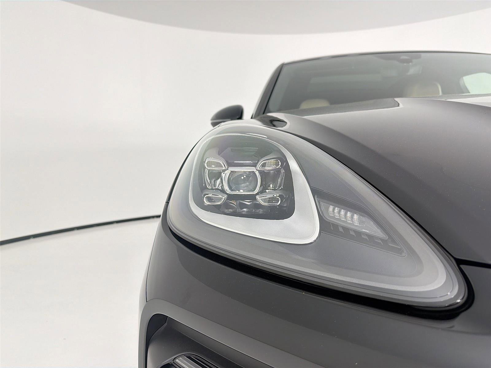 Certified 2023 Porsche Cayenne Platinum Edition AWD/4WD image 30