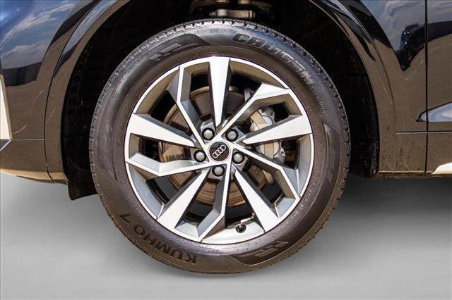 Used 2023 Audi Q5 2.0T Premium w/ Convenience Package AWD/4WD image 9