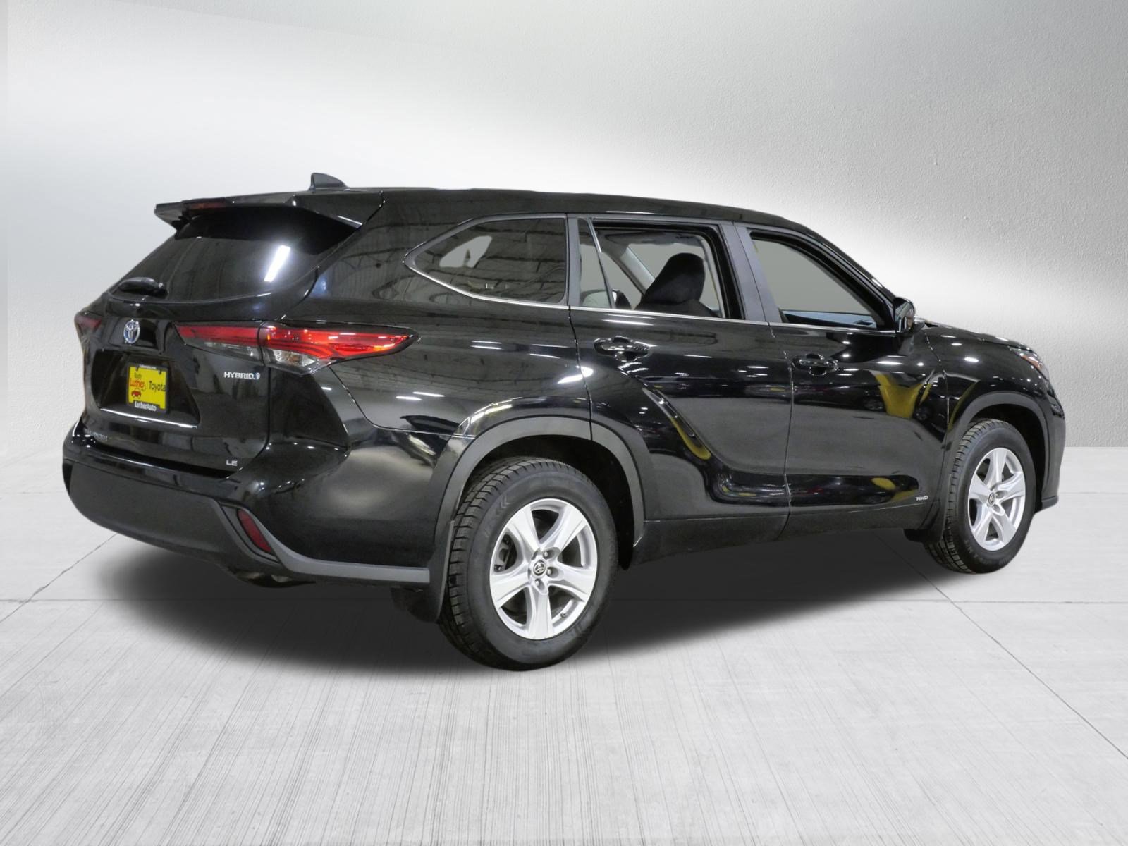Used 2023 Toyota Highlander LE AWD/4WD image 7