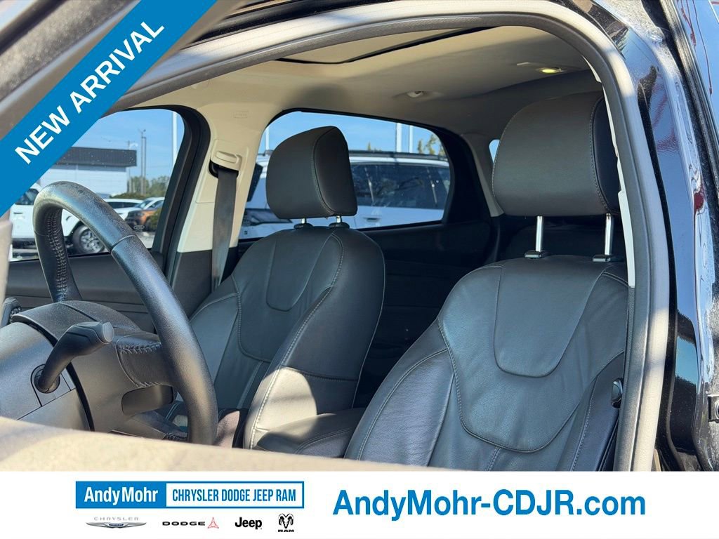 Used 2016 Ford Focus Titanium FWD image 11