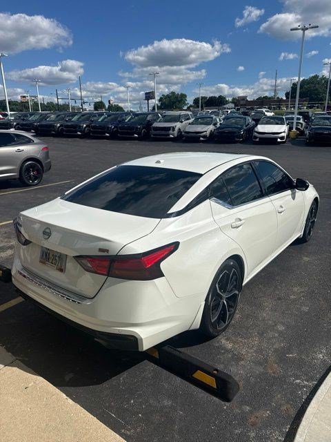 Used 2023 Nissan Altima 2.5 SR w/ SR Premium Package FWD image 2