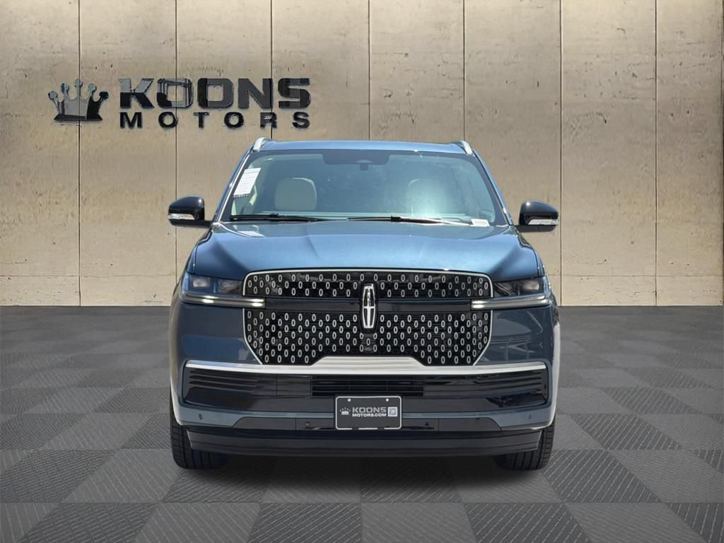 New 2027 Lincoln Navigator Reserve AWD/4WD image 3