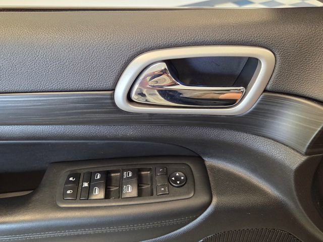 Used 2020 Jeep Grand Cherokee Laredo w/ 18" Wheel & 8.4" Radio Group image 26