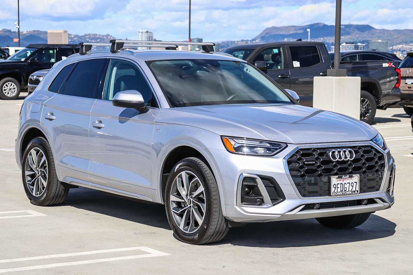 Used 2023 Audi Q5 2.0T Premium w/ Convenience Package image 3