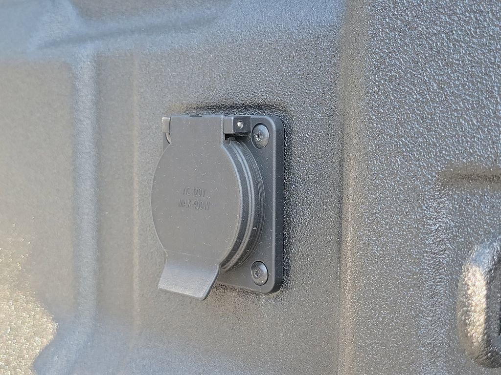 Used 2025 GMC Canyon AT4 w/ Nightfall Edition AWD/4WD image 26