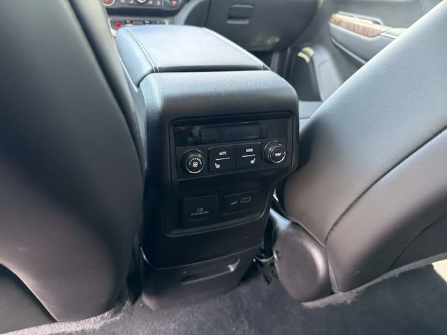 Used 2021 GMC Acadia Denali w/ Denali Technology Package FWD image 16