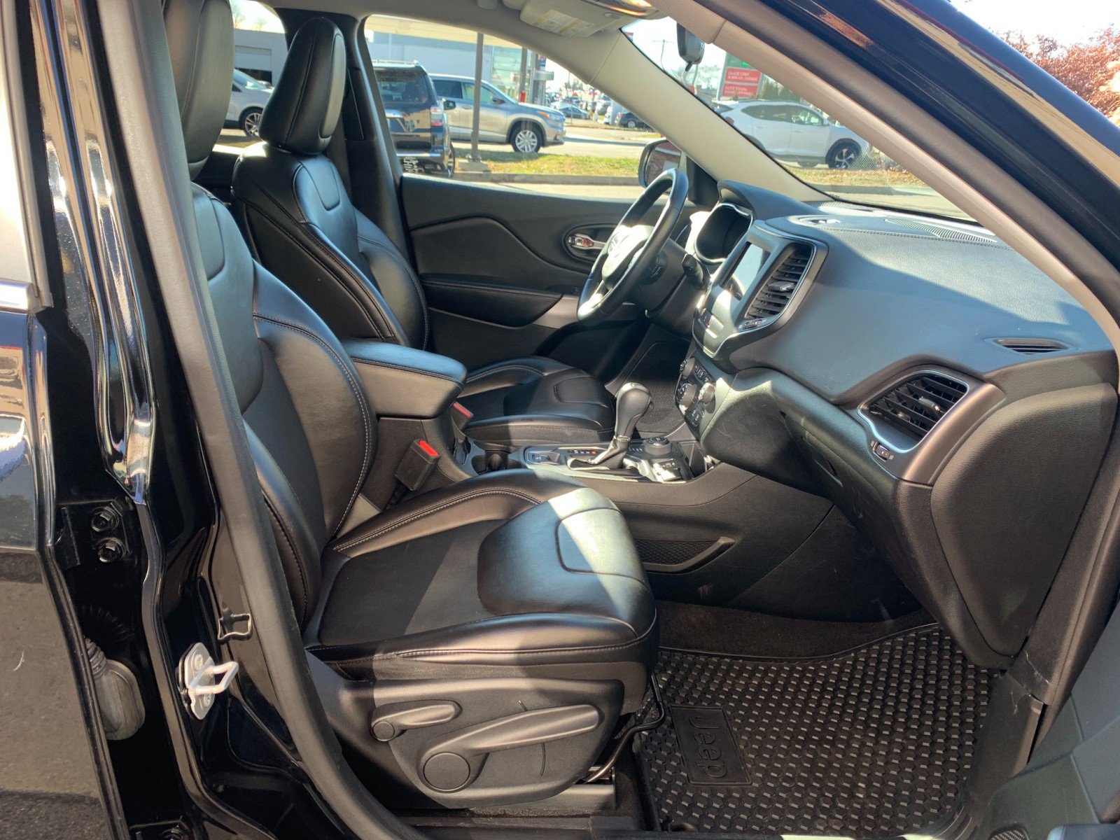 Used 2019 Jeep Cherokee Latitude Plus w/ Cold Weather Group image 36