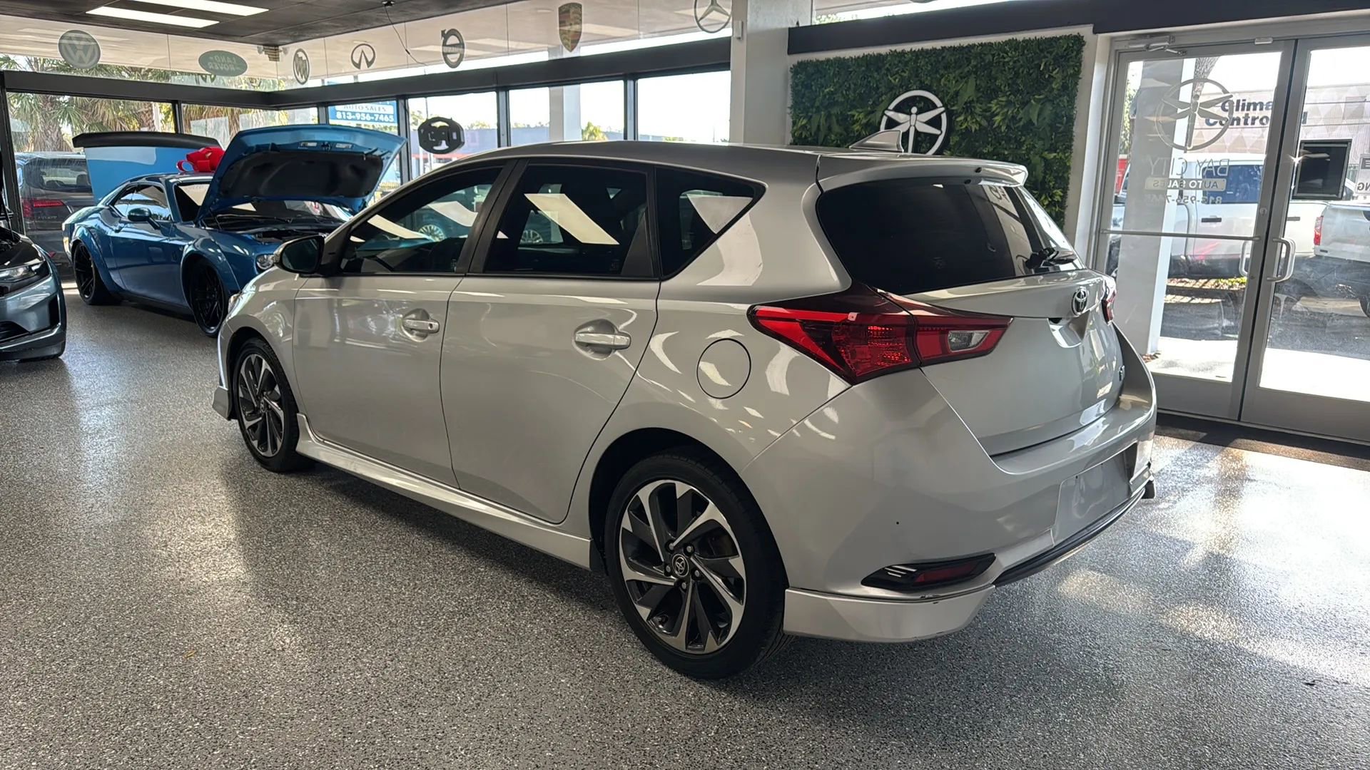 Used 2018 Toyota Corolla iM FWD image 5