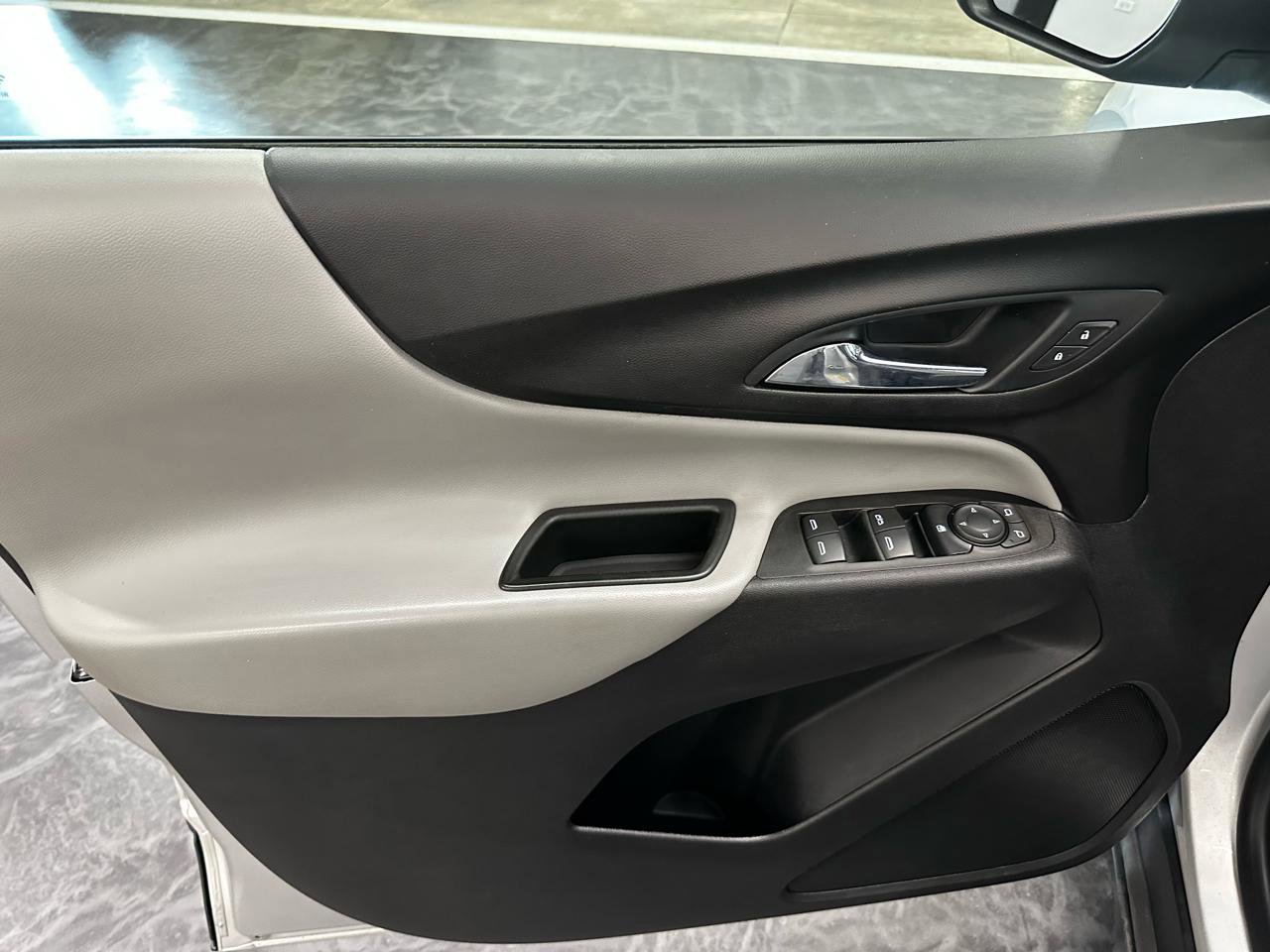 Used 2021 Chevrolet Equinox LS w/ LS Convenience Package FWD image 9