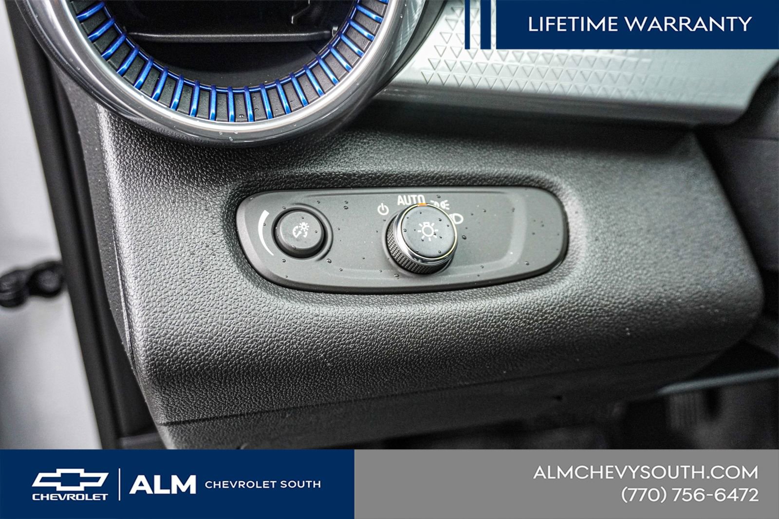 New 2025 Chevrolet Trax LT w/ Driver Confidence Package FWD image 32