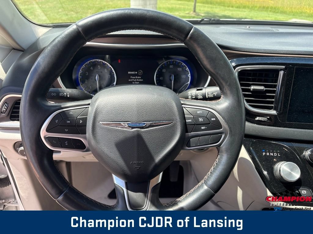 Used 2017 Chrysler Pacifica Touring-L Plus FWD image 22