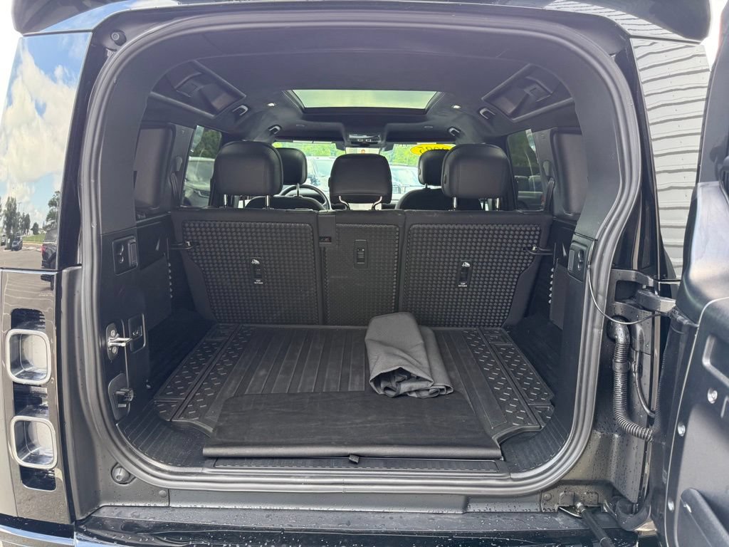 Used 2025 Land Rover Defender 110 X AWD/4WD image 22