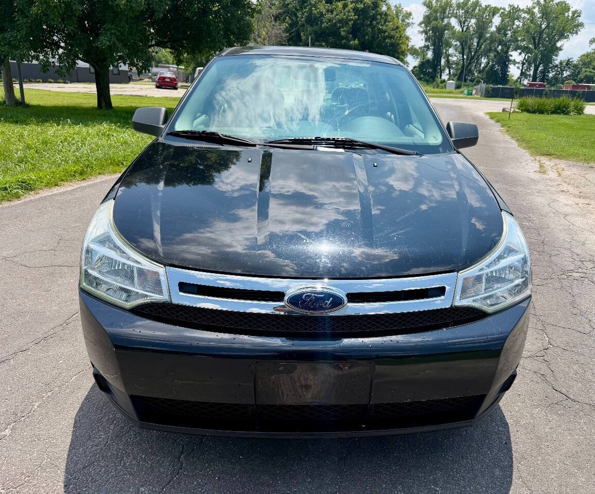 Used 2010 Ford Focus SE FWD image 3