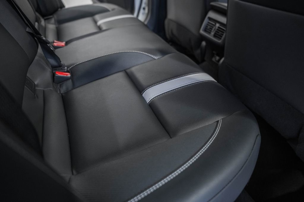 Used 2025 Toyota Camry SE image 32